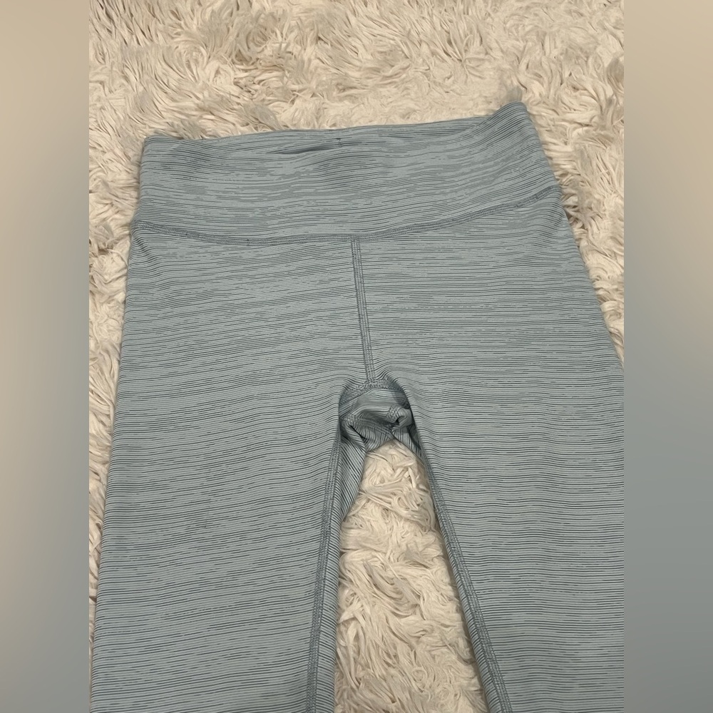Outdoor Voices Women’s 3/4 Warmup Leggings XS Quartz Blue Yoga Pants Athletic - Picture 4 of 8